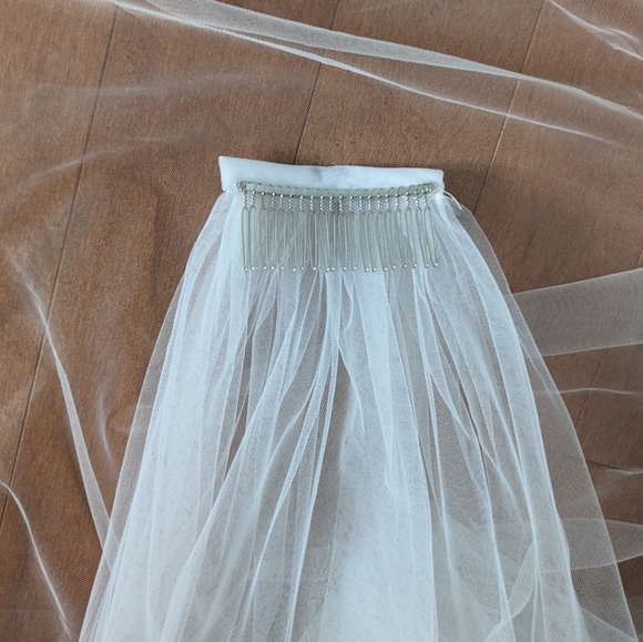 Galatea Wedding Dress and Veil - Picture 7 of 8